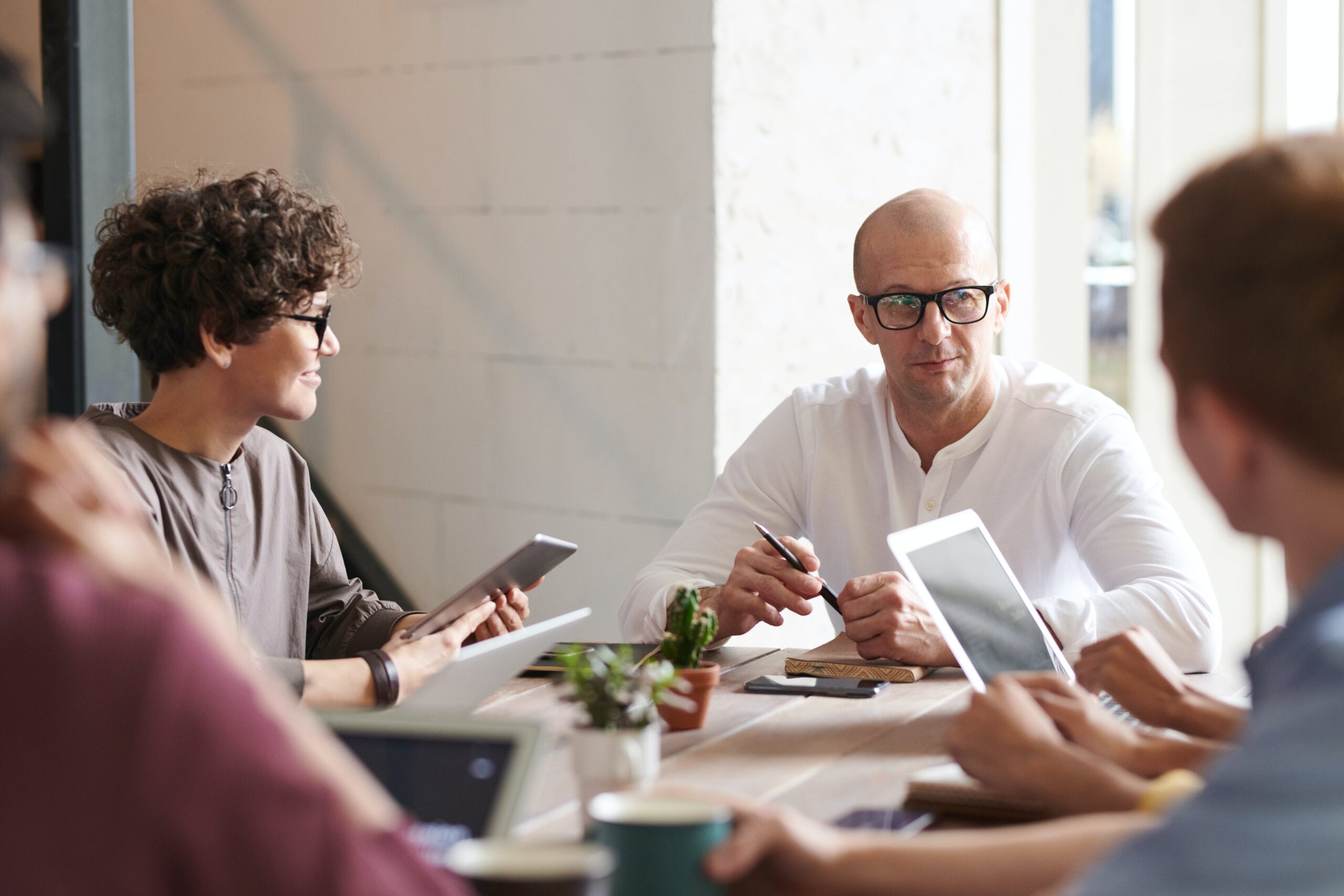 Personas reunidas para desarrollar un proyecto web